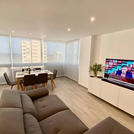 Modern 3 Bed 2 Bath Appartement