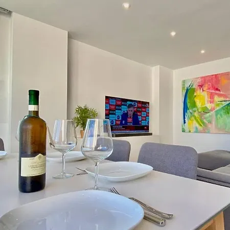 Apartment Modern 3 Bed 2 Bath