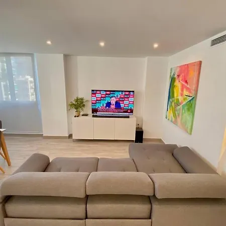 Apartment Modern 3 Bed 2 Bath