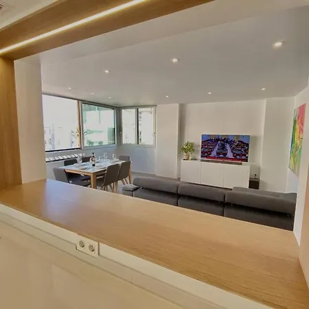 Modern 3 Bed 2 Bath Apartamento *
