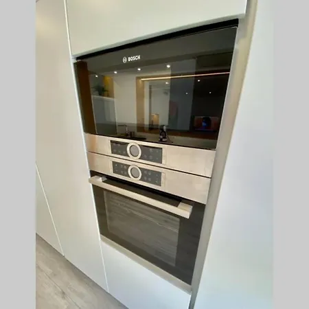 Apartment Modern 3 Bed 2 Bath