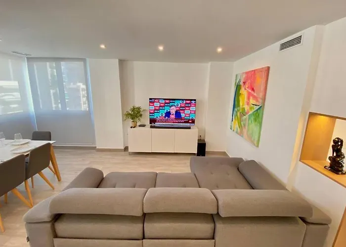 דירה Modern 3 Bed 2 Bath