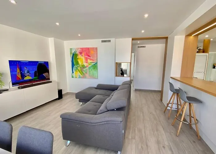 Modern 3 Bed 2 Bath *