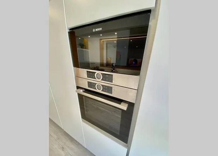 דירה Modern 3 Bed 2 Bath