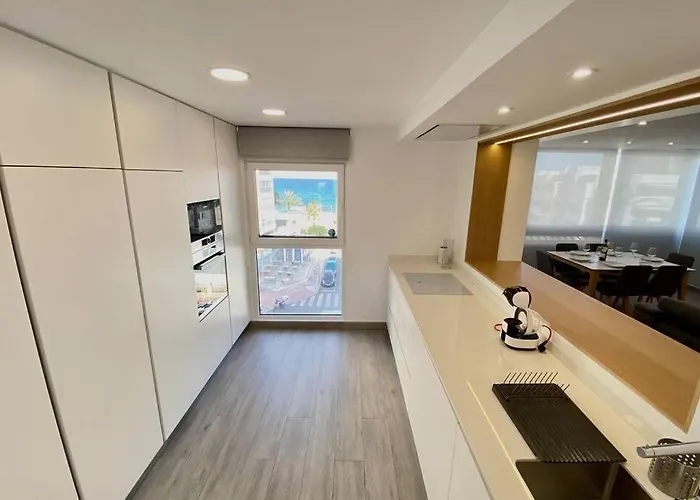 דירה Modern 3 Bed 2 Bath *