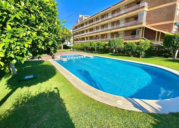 Modern 3 Bed 2 Bath דירה *