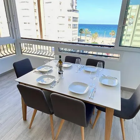 Modern 3 Bed 2 Bath *