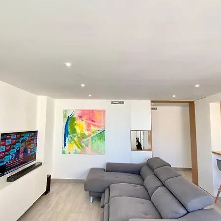 Modern 3 Bed 2 Bath Apartamento *