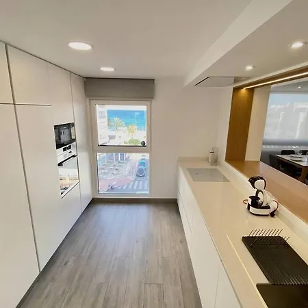 Apartment Modern 3 Bed 2 Bath *